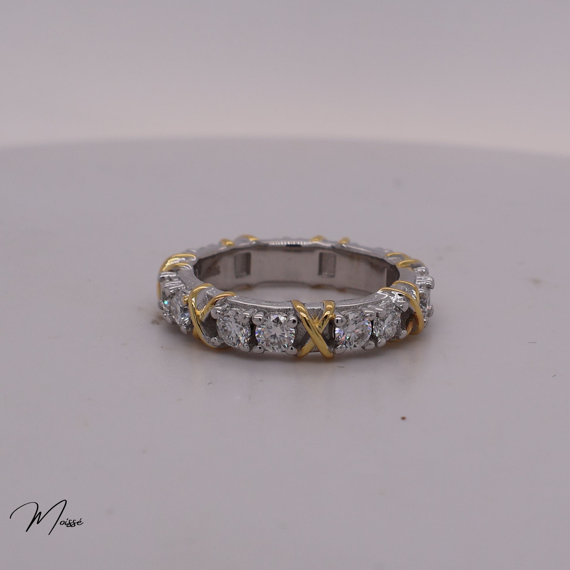 Harlow Band | Two-Tone Moissanite Ring